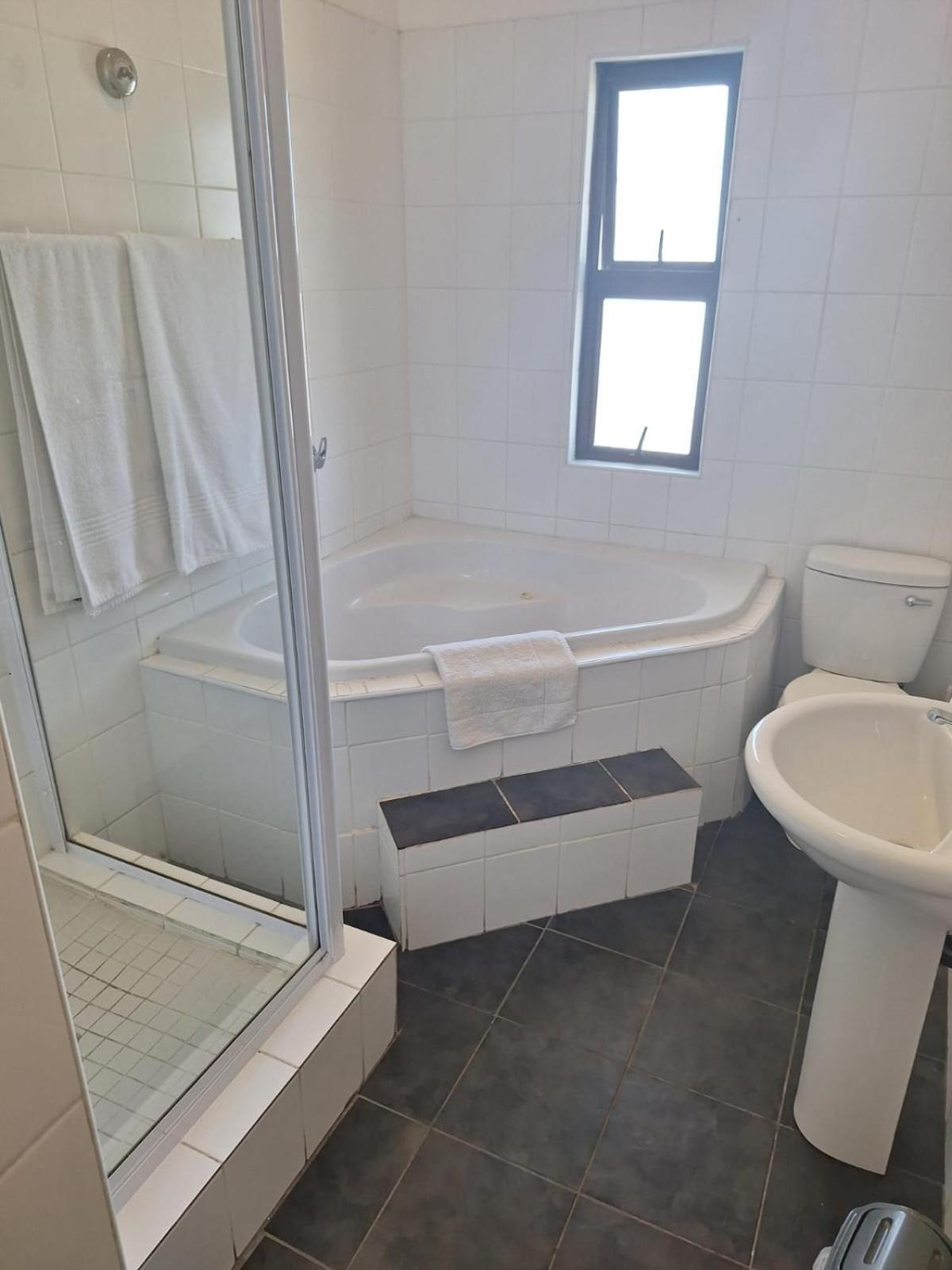 Gonubie Hotel Bagian luar foto